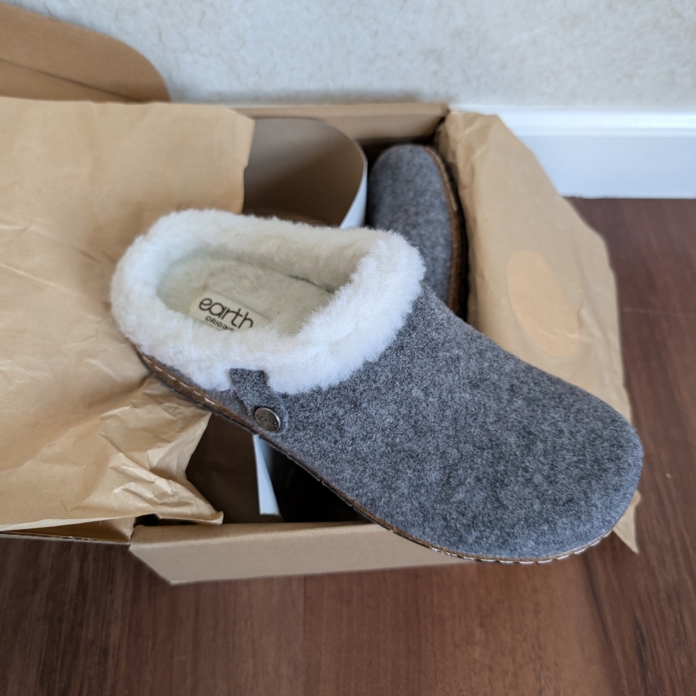 Earth Gray Wool Slippers with White Lining